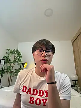 Snapshot of SrLuis18 chatting on February 19, 9:22 pm SrLuis18 online show from February 19, 9:22 pm