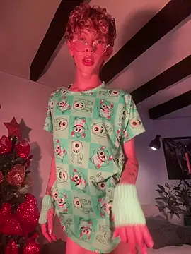 lyamthommpson online show from December 4, 5:32 pm