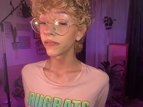 lyamthommpson online show from March 19, 8:13 pm