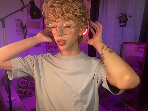 lyamthommpson online show from March 22, 6:55 pm