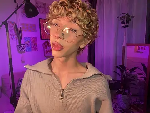 lyamthommpson online show from March 23, 8:13 pm