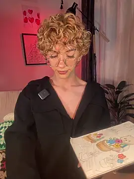 lyamthommpson online show from April 3, 2:42 am