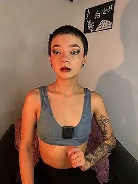 Snapshot of lisathommpson chatting on January 20, 11:21 pm lisathommpson online show from January 20, 11:21 pm