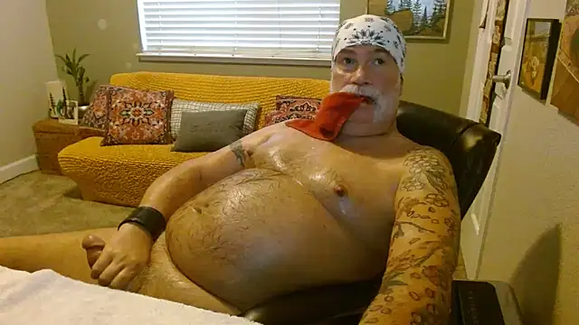 musclebearnips online show from November 21, 7:45 pm
