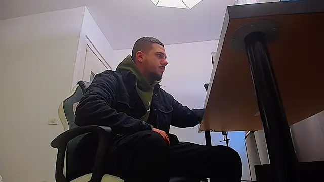 Snapshot of JoshKnights chatting on October 3, 5:04 am JoshKnights online show from October 3, 5:04 am