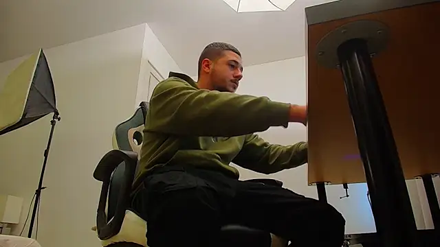 Snapshot of JoshKnights chatting on October 6, 5:05 am JoshKnights online show from October 6, 5:05 am