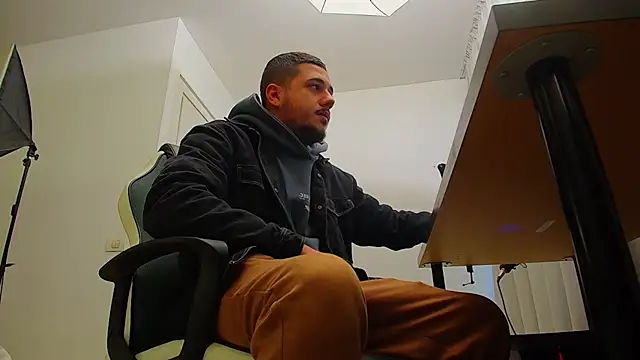 Snapshot of JoshKnights chatting on October 7, 4:42 am JoshKnights online show from October 7, 4:42 am