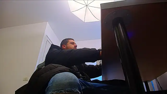 Snapshot of JoshKnights chatting on October 29, 5:53 am JoshKnights online show from October 29, 5:53 am