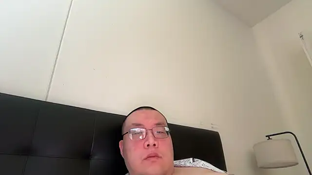 Snapshot of slaveasianboy chatting on December 14, 2:00 pm slaveasianboy online show from December 14, 2:00 pm