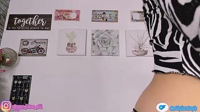 olivia22love online show from October 1, 12:44 pm