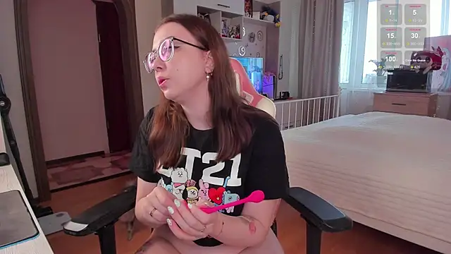 elisejays online show from February 13, 8:59 am
