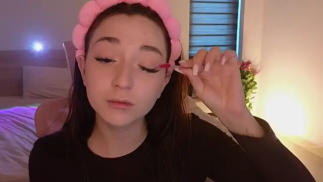 YasmineWest online show from May 17, 7:06 am