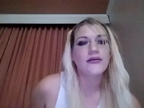Snapshot of SexxxiLexiiii chatting on April 21, 9:59 am SexxxiLexiiii online show from April 21, 9:59 am