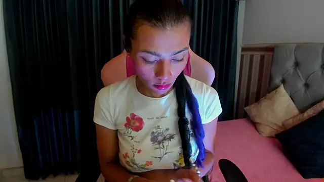 Lilithsabeth online show from December 7, 6:32 am