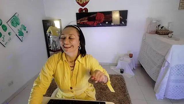 lollita 23  online show from May 5, 7:11 pm