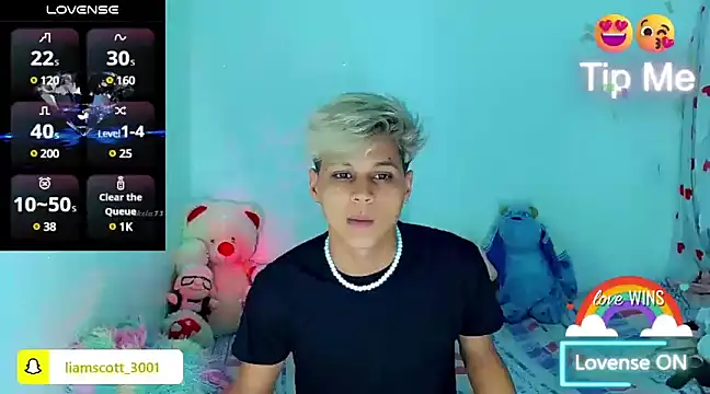 Snapshot of Liamscott_ chatting on December 3, 3:52 am Liamscott online show from December 3, 3:52 am