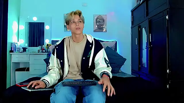 Liamscott  online show from September 20, 7:48 pm