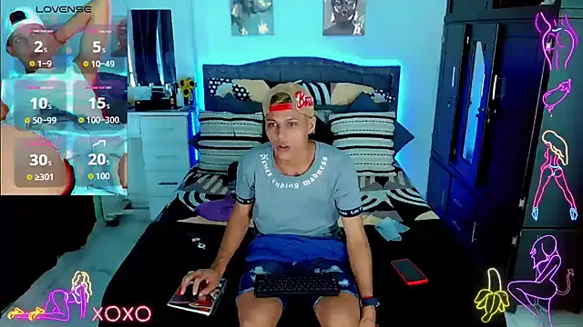 Liamscott  online show from October 5, 9:02 pm