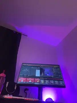 Snapshot of JulianaCastillo chatting on February 19, 9:27 am JulianaCastillo online show from February 19, 9:27 am