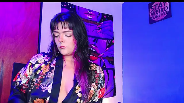 Snapshot of purple_em69 chatting on July 6, 9:17 pm purple em69 online show from July 6, 9:17 pm