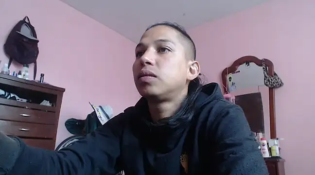 Snapshot of CoreAlejito chatting on December 17, 1:05 pm CoreAlejito online show from December 17, 1:05 pm