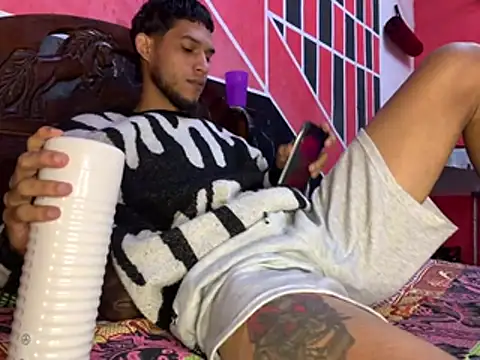 Snapshot of tanned_boy chatting on April 6, 3:13 pm tanned boy online show from April 6, 3:13 pm
