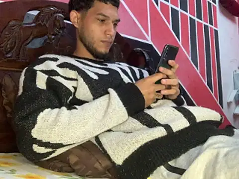 Snapshot of tanned_boy chatting on April 12, 10:42 am tanned boy online show from April 12, 10:42 am