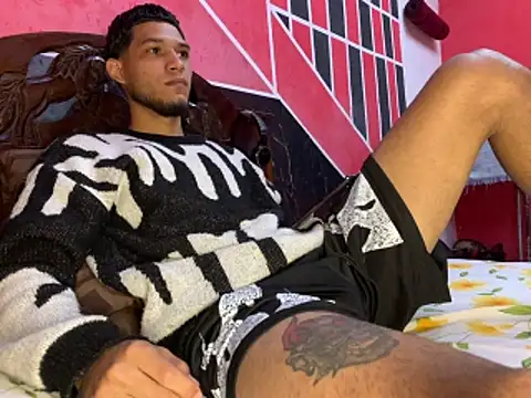 Snapshot of tanned_boy chatting on April 16, 9:54 am tanned boy online show from April 16, 9:54 am