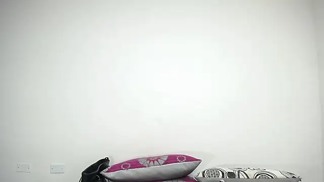 CrushOnMe  online show from May 15, 1:56 am