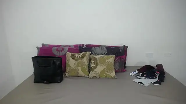 CrushOnMe  online show from June 18, 12:42 pm