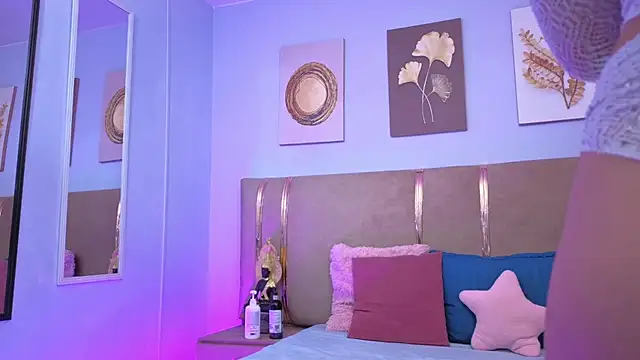 sarah cruzz  online show from November 22, 1:48 am