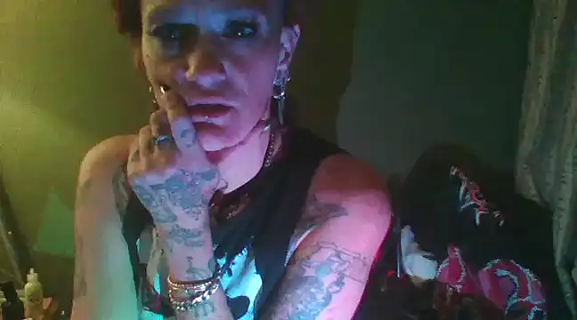 Snapshot of renegade_vyxxen chatting on February 6, 9:22 am renegade vyxxen online show from February 6, 9:22 am