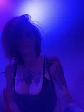 Snapshot of renegade_vyxxen chatting on February 12, 11:40 am renegade vyxxen online show from February 12, 11:40 am