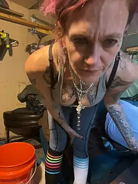 Snapshot of renegade_vyxxen chatting on February 23, 10:31 pm renegade vyxxen online show from February 23, 10:31 pm