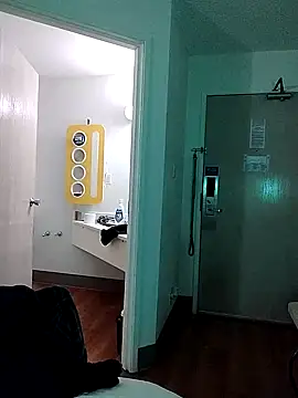 Snapshot of renegade_vyxxen chatting on March 6, 6:41 am renegade vyxxen online show from March 6, 6:41 am