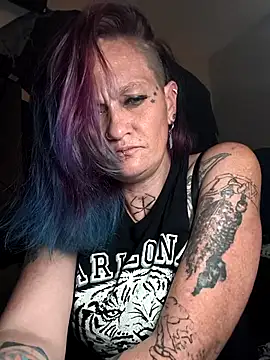 Snapshot of renegade_vyxxen chatting on January 7, 7:22 am renegade vyxxen online show from January 7, 7:22 am