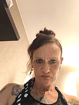 Snapshot of renegade_vyxxen chatting on March 25, 1:55 am renegade vyxxen online show from March 25, 1:55 am