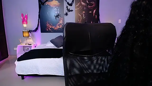 JasmineCampbell  online show from October 30, 9:15 pm