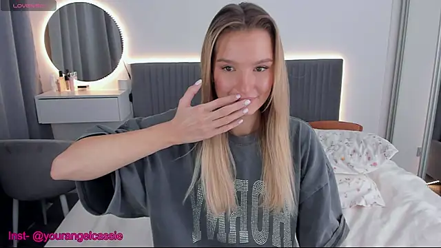 CassieRayss online show from December 9, 3:44 pm