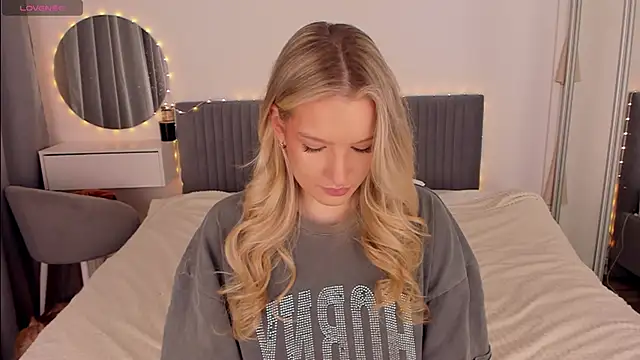 Snapshot of CassieRayss chatting on February 25, 2:27 pm CassieRayss online show from February 25, 2:27 pm