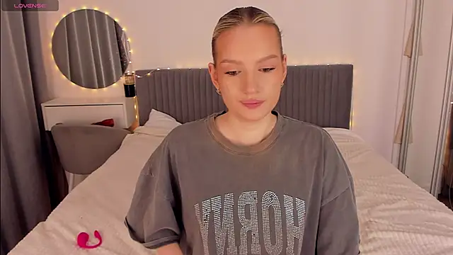 Snapshot of CassieRayss chatting on March 2, 12:12 pm CassieRayss online show from March 2, 12:12 pm