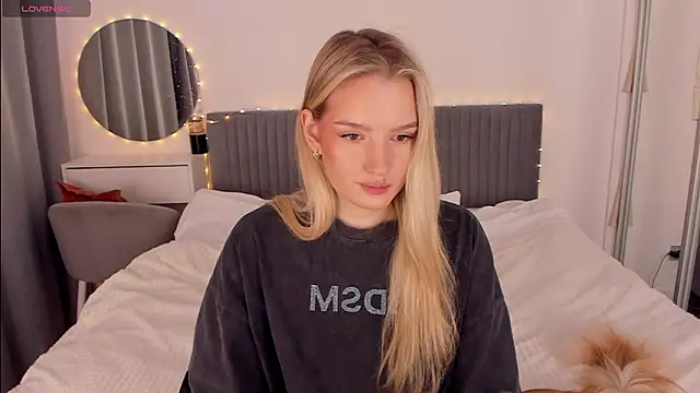 Snapshot of CassieRayss chatting on March 4, 9:59 am CassieRayss online show from March 4, 9:59 am