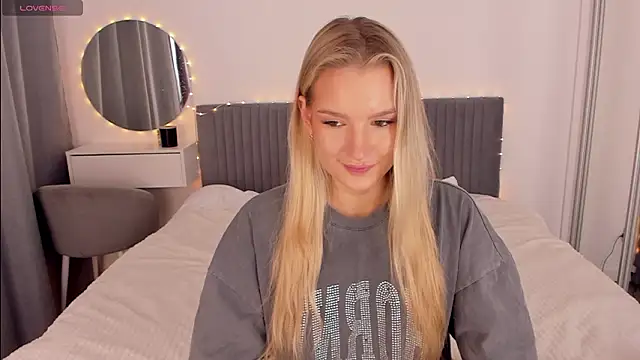 Snapshot of CassieRayss chatting on March 13, 9:38 am CassieRayss online show from March 13, 9:38 am