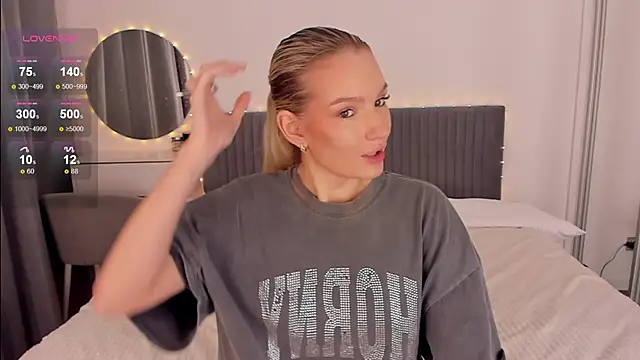 Snapshot of CassieRayss chatting on March 15, 12:55 pm CassieRayss online show from March 15, 12:55 pm