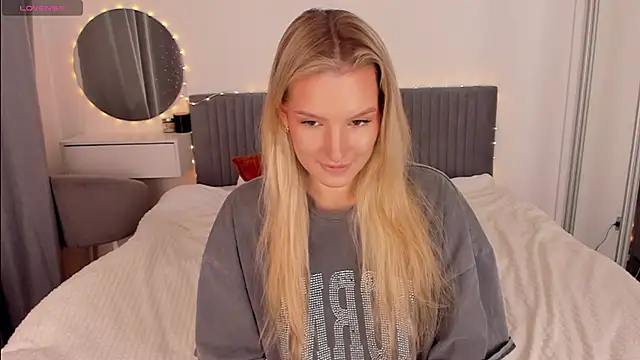 Snapshot of CassieRayss chatting on March 16, 8:07 am CassieRayss online show from March 16, 8:07 am