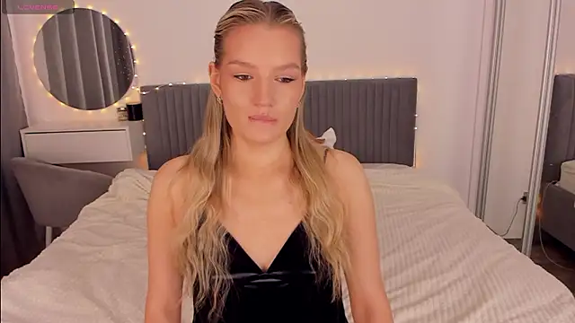 Snapshot of CassieRayss chatting on March 18, 8:39 am CassieRayss online show from March 18, 8:39 am