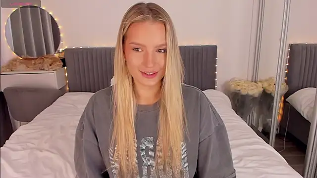 Snapshot of CassieRayss chatting on March 22, 12:30 pm CassieRayss online show from March 22, 12:30 pm