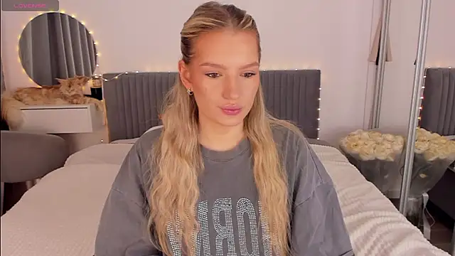 Snapshot of CassieRayss chatting on March 28, 10:37 am CassieRayss online show from March 28, 10:37 am