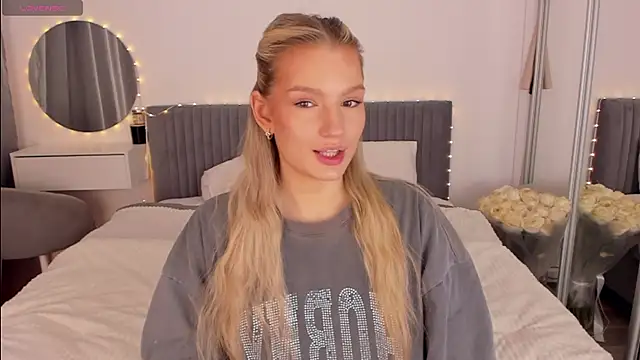 Snapshot of CassieRayss chatting on March 29, 9:42 am CassieRayss online show from March 29, 9:42 am