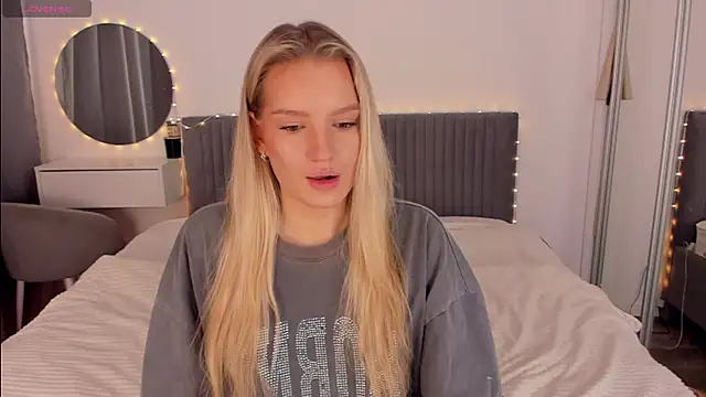 Snapshot of CassieRayss chatting on March 30, 9:54 am CassieRayss online show from March 30, 9:54 am